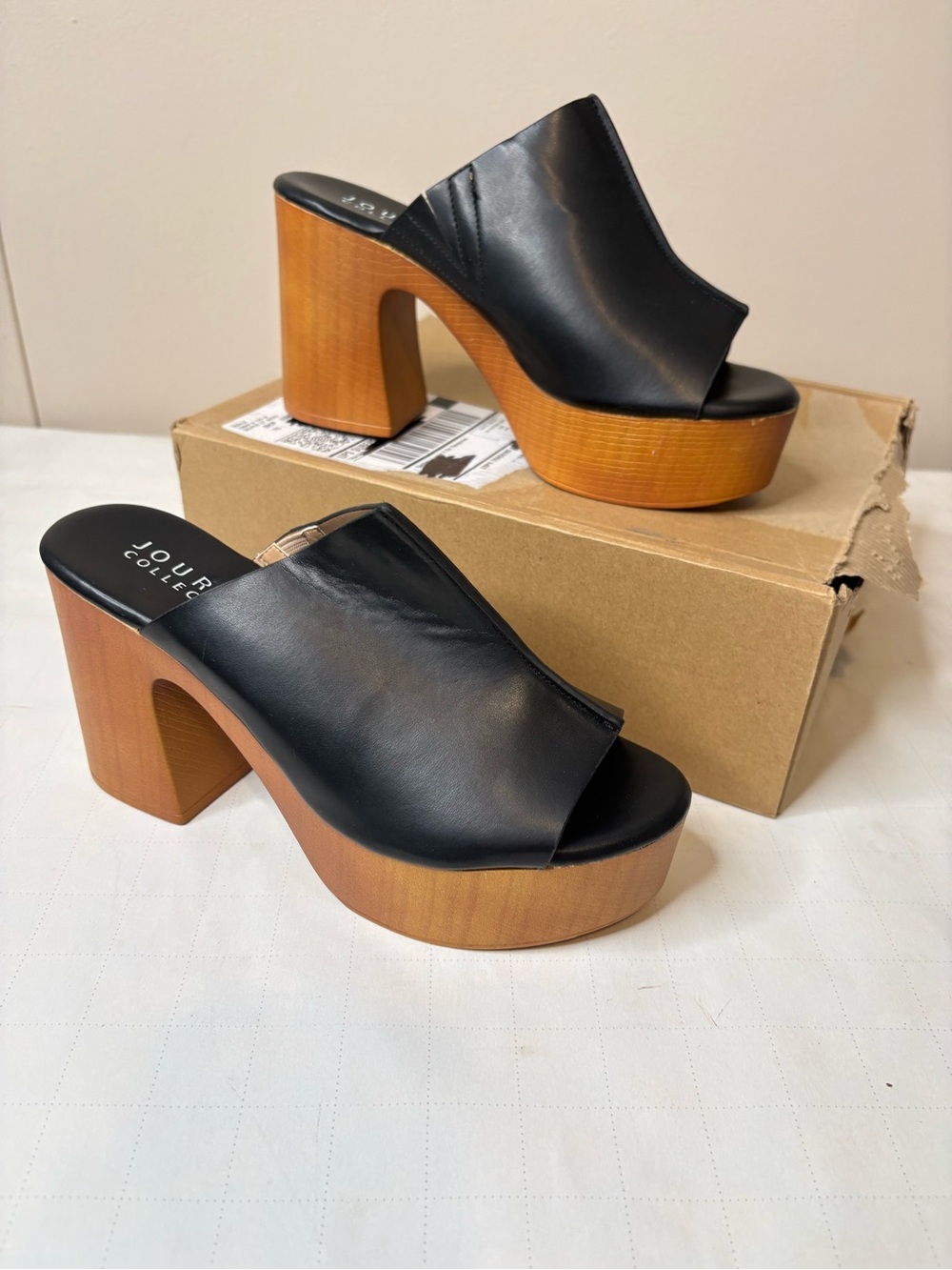 Journee Collection Women's sz 7 Black Lorenza Platform Sandals NIB (45)